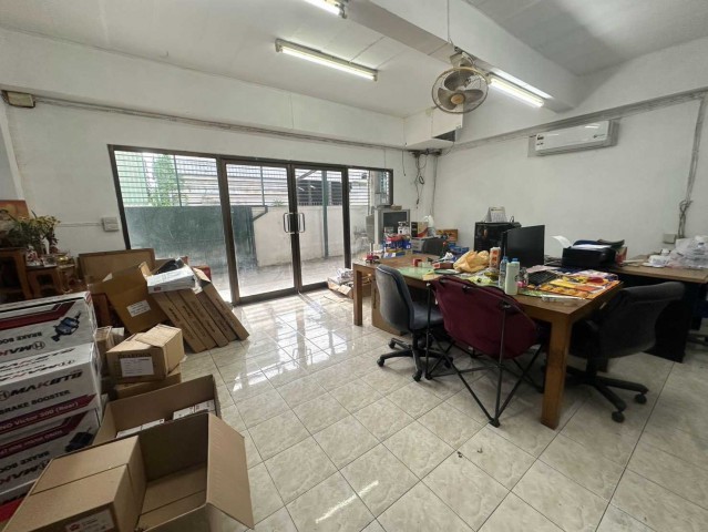 AOM 3030ขายโรงงานพร้อมใช้งาน โครงสร้างแข็งแรง ทำเลนาดี เมืองสมุทรสาคร ขนาด 159.8 ตรว. เหมาะทำ SME   ตำบลนาดี เมืองสมุทรสาคร,สมุทรสาคร  1  ห้องนอน   1   ห้องน้ำ   ที่ดิน   0-1-59.80 ไร่   ใช้สอย   1785.00 ตร.ม.ราคา 12,500,000:: จุดเด่น ::- โรงงานสภาพพร้อมใช้งาน โครงสร้างแข็งแรงเป็นพิเศษ เคยวางเครื่องจักรหนักมาก่อน มั่นใจได้ในความมั่นคงแข็งแรงของตัวอาคาร- พื้นที่ใช้สอยกว้างขวาง จัดสัดส่วนลงตัว มีทั้