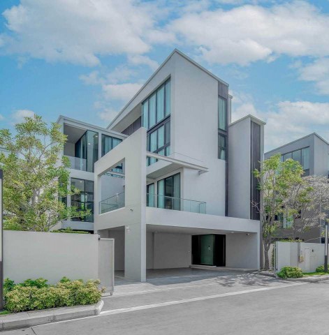 AOM 3027LUXURY LIVING AT ITS FINEST  ให้เช่าบ้านเดี่ยวสุดหรู VIVE 2 กรุงเทพกรีฑา (VIVE Krungthep Kreetha)   โครงการ VIVE กรุงเทพกรีฑา แขวงสะพานสูง เขตสะพานสูง,กรุงเทพมหานคร  4  ห้องนอน   5   ห้องน้ำ   1  ห้องรับแขก   1  ห้องครัว   ที่ดิน   86.00 ตร.ว.   ใช้สอย   426.00 ตร.ม.ราคาเช่า 250,000 / เดือนสัมผัสชีวิตระดับพรีเมียมในสังคมคุณภาพ เอกสิทธิ์ความเป็นส่วนตัวเพียง 49 ครอบครัวเท่านั้น โดดเด่นด้วยดีไซน์ทันสมัย ตอบโจทย์ครอบครัวยุคใหม่�