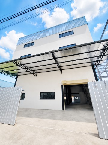 วัดกิ่งแก้ว  ใกล้สนามบินสุวรรณภูมิ ลิฟต์ขนส่ง 2ตัน ให้เช่าโรงงานและคลังสินค้ากิ่งแก้ว31-41 770 ตร.ม.  2 งาน 15 ตร.ว. 84,999 บาทต่อเดือน กาญจนา 35-43  ราชาเทวะ บางพลี Premium Factory & Warehouse 3 ชั้น  Kingkaew 31-41, near Suvarnabhumi Airport. 2-ton cargo lift. Wat Kingkaew. Factory and warehouse for rent, 770 sq.m., 84,999 baht per month. 2 rai 15 sq.wa. Premium Factory & Warehouse, 3 floors, Kanchanaphisek 35-43, Rachathewa, Bang Phli.ทำเล กาญจนา 35-43 กิ่งแก้ว31-41 ถนนบางนา–ตราด ตำบลราชาเทวะ อำเภอบางพลี จังหวัดสมุทรปราการรายละเอียดโรงงานและคลัง�
