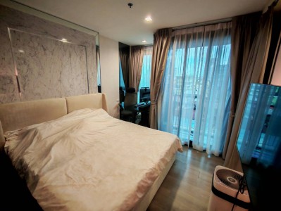 ขาย (For Sale) คอนโด : เดอะ ไลน์ พหลโยธิน อาคาร B (The Line Phahonyothin Park B) ประเภท : 1 ห้องนอน 1 ห้องน้ำ พื้นที่ : 41 ตรม. เฟอร์นิเจอร์ : 1.โซฟาหน้าทีวี2.ชุดโต๊ะหินอ่อน (โต๊ะ+เก้าอี้ 2 ตัว)3.ทีวี 43 นิ้ว 1 เครื่อง (ในห้องนอน)4.โต๊ะทำงานปรับระดับไฟฟ้า (ในห้องนอน)ทิศ : ใต้ราคาขาย : 5,790,000  ลดเหลือ 5,190,000 บาท ค่าโอน = 50:50 สิ่งอำนวยความสะดวก -Swimming Pool/สระว่ายน้ำ -Gym/ยิม -Co-Cooking Studio/สตูดิโอทำอาหารร่วม -Co-Living Lounge /เลานจ์ -Floating Nest / Rooftop Garden /สวนล�