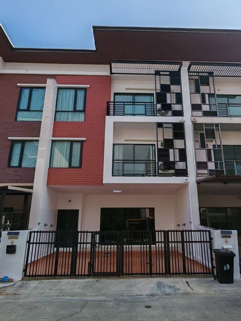 ให้เช่าโฮมออฟฟิศ 3 ชั้น 196 ตรม. ไอฟีล บางนา iField Bangna ติดถนนกาญจนาภิเษก ใกล้เมกะบางนา **จดบริษัทได้*** ราคาเช่า 25,000 บาท /เดือน ติดต่อ::  ชยา โทร/ID Line:: 0942823961   Link Line:: https://line.me/ti/p/3xFA1An8Kcรหัส# T26-1143Home office 3 ชั้น โครงการ ไอฟีล บางนา iField Bangna๐ เนื้อที่ 21.3 ตรว.๐ พื้นที่ใช้สอย 196 ตร.ม.๐ 3 ห้องนอน 3 ห้องน้ำ ๐ 1 ห้องนั่งเล่น 1 ห้องครัว๐ จอดรถในบ้านได้ 1 คัน๐ เฟอร์นิเจอร์และเครื่องใช้ไฟฟ้า :: โซฟา โต๊ะกินข้าว / แอร์ 5 เครื่�