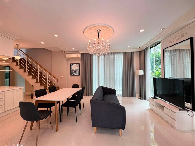 ให้เช่าทาวน์โฮม 3 ชั้น 4 ห้องนอน บ้านกลางเมือง Classe เอกมัย–รามอินทรา สุคนธสวัสดิ์ 19 เกษตร-นวมินทร์ ใกล้ทางด่วน*** ราคาเช่า 85,000 บาท/เดือนติดต่อ:: ชยา โทร/ID Line:: 0942823961   Link Line:: https://line.me/ti/p/3xFA1An8Kcรหัส# T26-1141บ้านแฝด 3 ชั้น บ้านกลางเมือง คลาสเซ่ เอกมัย-รามอินทรา สุคนธสวัสดิ์ 19 เกษตร-นวมินทร์ ๐ เนื้อที่ 36.3 ตร.ว๐ พื้นที่ใช้สอย 241 ตร.ม.๐ 4 ห้องนอน 4 ห้องน้ำ๐ 1 ห้องอเนกประสงค์๐ ครัว+Pantry๐ 2 ที่จอดรถ ๐ ตกแต่งพร�