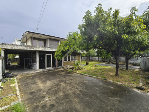BHL1322บ้านเดี่ยว 2 ชั้น หมู่บ้าน ประชานิเวศน์ 2 ท่าทราย (ขายตามสภาพ)ที่ตั้ง : ซอย สามัคคี 58/24 11 ตำบลท่าทราย อำเภอเมืองนนทบุรี จังหวัดนนทบุรีรายละเอียด- เนื้อที่ 144 ตร.ว. พื้นที่ใช้สอย 576 ตร.ม.- 3 ห้องนอน 2 ห้องน้ำ- 4 จอดรถ- ด้านหน้าบ้าน ทิศเหนือ- ถนนกว้าง 5 เมตรสถานที่ใกล้เคียง- เดอะมอลล์ไลฟ์สโตร์ งามวงศ์วาน- เซ็นทรัล แจ้งวัฒนะ- โลตัส แจ้งวัฒนะ- แม็คโคร แจ้งวัฒนะ- เซ็นทรัล แจ้งวัฒน