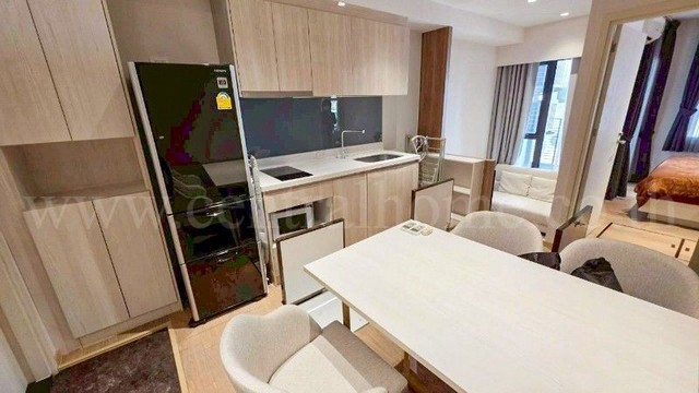 รหัสทรัพย์ 7203คอนโด รูเนะสุ ทองหล่อ 5 ห้องมีช่องเก็บของใต้พื้น (Underfloor Storage) ลึก 60 ซม. สไตล์ญี่ปุ่น (ขายพร้อมผู้เช่า)&nbsp;ที่ตั้ง&nbsp;:&nbsp;ซอยสุขุมวิท 53 (ทองหล่อ 5) (ซอยไปดีมาดี) ถนนทองหล่อ แขวงคลองตันเหนือ เขตวัฒนา กรุงเทพมหานคร 10110รายละเอียด- คอนโด Low-Rise 8 ชั้น 1 อาคาร จำนวน 156&nbsp;ยูนิต&nbsp;&nbsp;- ห้องอยู่ชั้น 2 ทั้งชั้นมีทั้งหมด 18 ยูนิต ขนาดพื้นที่ 33.37 ตารางเมตร- 1 ห้องนอน, 1 ห้องน้ำ,&nbsp;1 ห้องรับแขก, 1 �