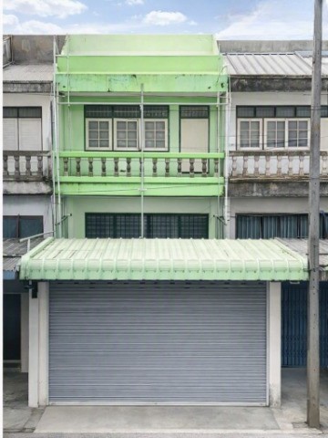 ทุ่งสง นครศรี อาคารพาณิชย์ 3 ชั้น 2 นอน 2 น้ำ 20 ตรว. 240ตร.ม. 9,499 B-M. ใกล้เทศบาลเมืองทุ่งสง 750 ม.ทำเลติดถนนใหญ่ ใจกลางเมือง เหมาะสำหรับค้าขาย สำนักงาน หรือพักอาศัย พร้อมที่จอดรถ  เดินทางสะดวก ใกล้รพ.ทุ่งสง ชัยชุมพล 1.2 กม.สถานศึกษา ตลาด ศูนย์การค้า และนิคมอุตสาหกรรมทุ่งสงThungSong NakhonSi Thammarat3-story commercial building 2bed 9,499THB-month. 2bath. 240sq.m. on a prime main road in Thung Song city center. Near Thung Song Municipal Office 750 m. Suitable for retail office or residential use with parking. Rental price  Close to Thung Song Chai Chumpho