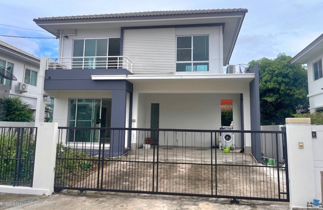 บ้านเดี่ยว2ชั้น ให้เช่า รีโนเวทปรับปรุงใหม่ ทำเลบางนา สมุทรปราการสมุทรปราการโครงการแลนด์แอนด์เฮ้าส์ 66ตรว. •3ห้องนอน   3ห้องน้ำ •1ห้องรับแขก •1ห้องครัว•แอร์4ครื่อง •เฟอร์นิเจอร์ ครบ•จอดรถ2คัน อยู่ถ.บางนาตราด กม.14  คู่ขนาน  ต บางพลีใหญ่ อ.บางพลี จ. สมุทรปราการ 10540  ฝั่งขาเข้ากรุงเทพฯ ส่วนกลางคลับเฮ้าส์หรู,สระว่ายน้ำ,ฟิตเนส,เซาว์น่า, สนามบาสเก๊ตบอล, รปภ.24 ชม, สวนหย่อม/ส�