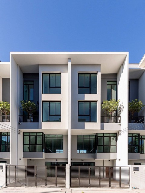 ให้เช่าโฮมออฟฟิศ 4 ชั้น 250 ตร.ม. โครงการ 128 Possible Private Home Office ย่านวัชรพล-สายไหม ใกล้ BTS สายหยุด เพียง 5 นาที*** ราคาเช่า 40,000 บาท/เดือน ต่อรองได้ ติดต่อ:: ชยา โทร/ID Line:: 0942823961   Link Line:: https://line.me/ti/p/3xFA1An8Kcรหัส# T26-700 โฮมออฟฟิศ 4 ชั้น โครงการ 128 Possible Private Home Office ย่านวัชรพล-สายไหม๐ เป็นส่วนตัวมีเพียง 10 ยูนิต๐ ที่ดิน 22 ตร.ว.๐ พื้นที่ใช้สอย 250 ตร.ม.๐ 3 ห้องนอน 3 ห้องน้ำ ๐ 2 ที่จอดรถ  ๐ พร้อมเข้าอยู่ ๐ ทีวี โซฟา ตู้เย็น เครื่องคร