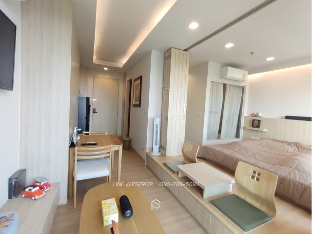 ให้เช่า Yuu Condo Sriracha CR0367คอนโดหรู ติดทะเล พร้อมเข้าอยู่  1 bed 1 bath : ฿ 19,000/เดือน(สัญญา 1 ปี)   building 1 fl.5 th 33.5 sqmประกัน 2 เดือน + ล่วงหน้า 1 เดือน————————————————— Fully Furnished & electrical appliances เฟอร์นิเจอร์ & เครื่องใช้ไฟฟ้าครบ• TV• Microwave ไมโครเวฟ• Fridge ตู้เย็น• Washing Machine เครื่องซักผ้า• Built-in electric stove & hood เตาไฟฟ้า&ฮู้ดดูควัน• แอร์ 2 เครื่อง/ ฝักบัว และเครื่องทำน้ำอุ่น(ค่าเช่ารวมค่าส่วนกลาง และ WiFi แล้ว)•  ประตู Digital Door Lock————