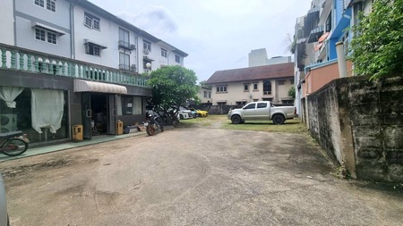 ขาย #ที่ดิน 161 ตรว. ลาดพร้าว ซอย 41 #เดินทางสะดวก เข้าจากปากซอย 200 เมตร #ใกล้สถานนีภาวนาราคาขาย : 21,000,000 บาท#รายละเอียดประเภททรัพย์ : ที่ดินขนาดที่ดิน : 161 ตารางวา*จุดเด่น*- ที่ดินห่างจากปากซอย เพียง 200 เมตร- ปากซอยมีรถไฟฟ้า สถานีภาวนา#ทำเล ที่ตั้ง / สถานที่ใกล้เคียง- BTS ภาวนา- วัดลาดพร้าว- เมเจอร์รัชโยธิน- เซ็นทรัลลาดพร้าว- เซ็นทรัลอีสวิลล์WW25077-------------------------------ติดต่อ : สอบถามคุณปุ้ย : 095