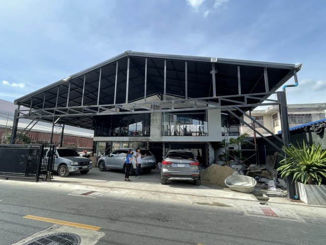ให้เช่าโฮมออฟฟิศ2ชั้น360ตร.ม.ย่านสุทธิสาร ลาดพร้าวจอดรถ12คันใกล้MRTลาดพร้าว83 สุทธิสารเนื้อที่ 100 ตารางวา พื้นที่ใช้สอย 360 ตารางเมตร จำนวน 2 ชั้น จอดรถได้12คันราคาเช่า 150,000 บาท / เดือน ( สัญญาเช่า 3 ปี ประกัน 3 เดือน ล่วงหน้า 1 เดือน )ที่ตั้ง ถนนสุทธิสาร ซอยลาดพร้าว 64 แขวงวังทองหลาง เขตวังทองหลาง กรุงเทพ 10310ติดต่อ : คุณภัสพงณ์ 0634098164Line : deedaa23PL. Real Estate Brokerhttp://www.kaibaanteedin.comบริการรับฝากขาย คอนโด บ้า�