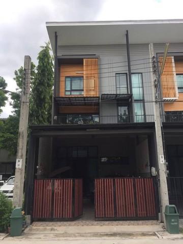 ขายทาวน์โฮม 3 ชั้น หมู่บ้าน Eco-Space เกษตร-นวมินทร์3 ใกล้ Chocolate ville *** ราคาขาย 5,200,000 บาท*** ราคาเช่า 25,000 บาท /เดือน ( จดบริษัท 32,000 บาท /เดือน) ติดต่อ::  ชยา  โทร/ID Line:: 0942823961   Link Line:: https://line.me/ti/p/3xFA1An8Kcรหัส # JD780ทาวน์โฮม 3 ชั้น หมู่บ้าน Eco-Space เกษตร-นวมินทร์ ใกล้ Chocolate ville • เนื้อที่ 20 ตรว. • พื้นที่ 180 ตรม.• 3 ห้องนอน • 3 ห้องน้ำ • ผ้าม่านทั้งหลัง• ต่อเติมหน้าบ้าน,หลังบ้าน• 2 ที่จอดรถ• ใกล้โรงเรียนเลิศล้า ,โรงเรียนนานาชาต�