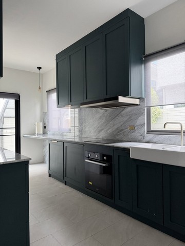 RHT2707ให้เช่าบ้านเดี่ยว  หมู่บ้าน  เพอร์เฟค เพลส พระราม 9-กรุงเทพกรีฑาใกล้โรงเรียนนานาชาติ Brighton College, Wellington College, Ruamrudee International School, RAISเนื้อที่  63.7 ตร.ว.  พื้นที่ใช้สอย 222 ตร.ม.: 3 ห้องนอน  4 ห้องน้ำ2 ห้องนั่งเล่น ที่จอดรถ: 2 คันสนใจติดต่อคุณเจี๊ยบ 092-851-6969Line : keti2522**ไม่อนุญาตให้สูบบุหรี่ภายในบ้าน**ราคาเช่า  75,000 บาท/เดือน (รวมค่าส่วนกลางและค่าดูแลสวนแล้ว)สัญญา ขั้นต่ำ 1 ปี (ประกัน 3 เดือน + ล่วงหน้า 1 เดือ