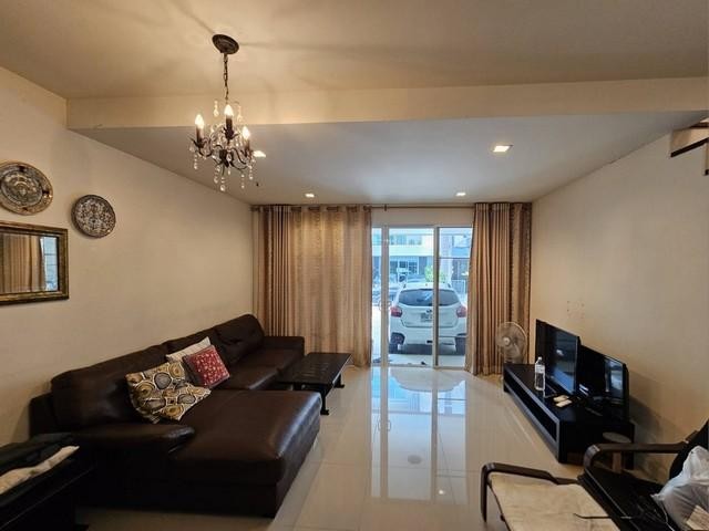 ให้เช่าทาวน์โฮม 3 ชั้น โครงการ ทาวน์ อเวนิว ศรีนครินทร์ Town Avenue Srinagarindra อ่อนนุช 68ติดต่อ คุณช่อผกา โทร 0616198565 LINE 0616198565สำรอง LINE 0812523279 ส่งลิ้งก์ไว้ได้เลย- ให้เช่าทาวน์โฮม 3 ชั้น โครงการ ทาวน์ อเวนิว ศรีนครินทร์ Town Avenue Srinagarindra อ่อนนุช 68- ที่ดินขนาด 22 ตารางวา- พื้นที่ใช้สอย 195 ตารางเมตร- 3 ห้องนอน 4 ห้องน้ำ- 2 ห้องนั่งเล่น- เครื่องปรับอากาศ 5 เครื่อง- ครัวบิวท์อินพร้อมเตา, เตาอบ, ไมโครเวฟ และตู้เย�