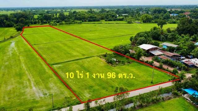 ขายที่ดิน พิจิตร ,สากเหล็ก ,หนองหญ้าไทร  พื้นที่ 10-1-96  ตารางวาเป็นที่ดินแปลงสวย ติดถนน คอนกรีต ไฟฟ้า,ประปาพร้อม  ปัจจุบันทำนาข้าวอยู่ อยู่ในชุมชน ไม่เปลี่ยว มีเพื่อนบ้าน  หน้ากว้างติดถนนคอนกรีต 57 เมตร ลึก 280 เมตร รูปแปลงเป็นสี่เหลี่ยมผืนผ้า สวยๆ สามารถทำประโยชน์ได้หลายอย่าง   พิกัดตำแหน่ง -บ้านคลองทราย-ตำบล หนองหญ้าไทร-อำเภอ สากเหล็ก -จังหวัด พิจิตร  https://maps.app.goo.gl/zAuD3nELRinU