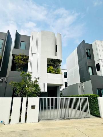 ให้เช่าบ้าน Pool Villa 3 ชั้น ย่านลาดกระบัง ใกล้โรบินสันลาดกระบัง สนามบินสุวรรณภูมิ เฟอร์นิเจอร์ครบพร้อมอยู่** สามารถเลี้ยงสัตว์ได้ โดยเพิ่มค่าเช่า 10,000 บาทต่อเดือน และไม่รับสุนัขพันธุ์ใหญ่ **ราคาเช่า 68,888 บาท / เดือน ( สัญญาขั้นต่ำ 1-3 ปี ชำระรายปี ราคาพิเศษ )ที่ตั้ง ถนนลาดกระบัง ซอยลาดกระบัง 1ก/7 แขวงลาดกระบัง เขตลาดกระบัง กรุงเทพมหานคร 10520ติดต่อ : คุณภัสพงณ์ 0634098164Line : deedee23https://www.faceb