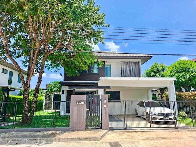 BH4285 ให้เช่าบ้านเดี่ยว **Mantana Bangna Km.7** ติด Mega Bangna บ้านสวยรีโนเวทใหม่ พร้อมเข้าอยู่ติดต่อ คุณบัว (Bua)โทร 093-646-4597LINE ID Bua093โปรโมชั่นพิเศษ **69,000 บาท/เดือน** (เฉพาะเดือนกรกฎาคม)บ้านเดี่ยว 2 ชั้นเนื้อที่ 66 ตร.ว.พื้นที่ใช้สอย 175 ตร.ม.4 ห้องนอน1 ห้องอเนกประสงค์3 ห้องน้ำจอดรถ 2 คันบ้านหันหน้าทิศเหนือFully Furnishedแอร์ 6 เครื่องTV • ตู้เย็น • เครื่องซักผ้าสนามหญ้ากว้าง ต้นไม้ใหญ่ ร่มรื่นสิ่งอำนวยความสะดวกส�