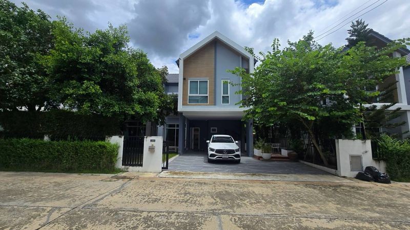 สนใจมาเที่ยวชมโทร ติดต่อ นกได้หลายช่องทางนะคะโทร. 061-494-9665โทร. 063-635-5651 (เบอร์นี้ไลน์เต็มค่ะ)ไลน์ไอดี : @nyland789(ไลน์คลิ๊กแล้วทักมาได้เลยค่ะ) https://lin.ee/R8sP0rj____________________________บ้านที่ใช่...สำหรับครอบครัวที่กำลังมองหาความสมบูรณ์แบบบ้านเดี่ยว 2 ชั้น หมู่บ้านฟ้าปิยรมย์ เฟส 16 ลำลูกกา คลอง 6บ้านหลังใหญ่ ฟังก์ชันครบ พร้อมเข้าอยู่ บนทำเลศักยภาพ เดินทางสะดวก ใกล้ทุกสิ่งที่ครอบครัวต้องการราค�