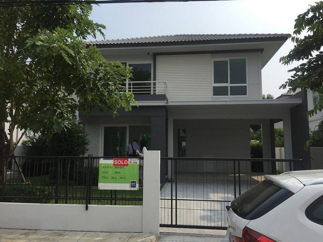 ให้เช่าบ้านเดี่ยว 2 ชั้น โครงการพฤกษ์ลดา ประชาอุทิศ 90 ทำเลเดินทางสะดวก เหมาะสำหรับครอบครัวหรือคนทำงานที่ต้องการทรัพย์พร้อมอยู่รายละเอียดทรัพย์- บ้านเดี่ยว 2 ชั้น- พื้นที่ใช้สอยประมาณ 225 ตารางเมตร- 3 ห้องนอน- 3 ห้องน้ำ- Ready to move inจุดเด่น- ทำเลเชื่อมต่อถนนสายหลักและสิ่งอำนวยความสะดวกได้สะดวก- เหมาะสำหรับอยู่อาศัยระยะยาว- พร้อมเข้าอยู่สิ่งอำนวยความสะดวกภายในโครง�