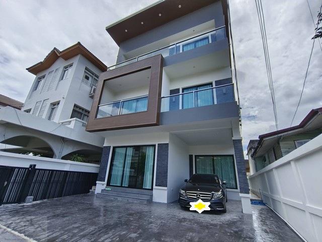 ขายบ้านเดี่ยว3ชั้น50ตร.ว.ซอยสุขุมวิท65พร้อมเฟอร์นิเจอร์และเครื่องใช้ไฟฟ้าครบใกล้BTSเอกมัยราคาขาย 38,000,000 บาท ( รวมโอน )ราคาเช่า 150,000 บาท / เดือนที่ตั้ง ถนนสุขุมวิท ซอยสุขุมวิท 65 (เอกมัย) แขวงพระโขนงเหนือ เขตวัฒนา กรุงเทพมหานคร 10110ติดต่อ : คุณภัสพงณ์ 0634098164Line : deedee23https://www.facebook.com/profile.php?id=61581484955548เนื้อที่ 50 ตารางวา พื้นที่ใช้สอย 330 ตารางเมตร จำนวน 3 ชั้น 4 ห้องนอน 5 ห้องน้ำ ที่จอดรถ 2 คันมี 1 ห้องรั