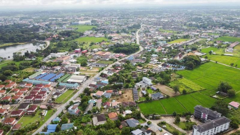 ขายที่ดินเปล่า 1ไร่50 ตรว ทำเลดี จังหวัดเชียงรายที่ตั้ง : ตำบลบ้านดู่ อำเภอเมืองเชียงราย จังหวัดเชียงราย 57100พิกัด : https://maps.app.goo.gl/PTCg377UYafifBvC9ขนาดเนื้อที่ : 1ไร่50 ตรวรายละเอียด-ที่ดินเปล่า ทำเลดี-เหมาะสำหรับสร้างบ้านพักอาศัย บ้านจัดสรร หรือซื้อไว้เพื่อการลงทุน-เดินทางสะดวก อยู่ในพื้นที่ชุมชน -บรรยากาศเงียบสงบ เหมาะสำหรับอยู่อาศัยในระยะยาวสถานที่ใกล้เคียง-ตลาดสดบ้านด�
