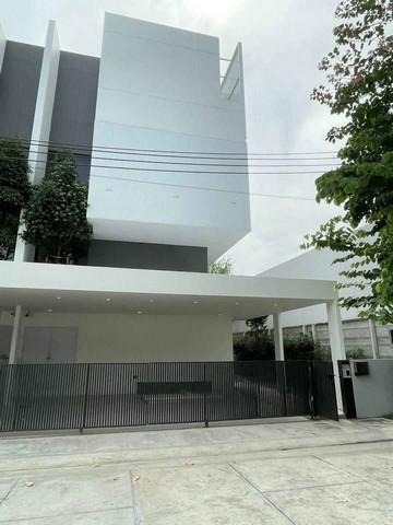 ให้เช่า Home office โครงการ ARKIN วิภาวดี 84 หลังมุม ใกล้สนามบินดอนเมือง ใกล้ทางด่วนราคาเช่า 90,000 บาท / เดือน ( ประกัน 2 เดือน ล่วงหน้า 1 เดือน )ที่ตั้ง ถนนวิภาวดีรังสิต แขวงสนามบิน เขตดอนเมือง กรุงเทพมหานคร 10210ติดต่อ : คุณภัสพงณ์ 0634098164Line : deedee23https://www.facebook.com/profile.php?id=61581484955548เนื้อที่ 41.4 ตารางวา พื้นที่ใช้สอย 270 ตารางเมตร 3 ห้องอเนกประสงค์ (ห้องนอน / ห้องทำงาน) 4 ห้องน้ำ 2 ห้องนั่งเล่น ที่จอดรถ 3 คันจุดเด�