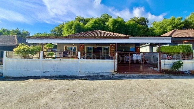 รหัสทรัพย์ : N1142บ้านเดี่ยวชั้นเดียว หมู่บ้านเพิ่มทรัพย์ เนินกระปรอก&nbsp;บ้านฉาง สภาพดี พร้อมเข้าอยู่ที่ตั้ง : ตำบลบ้านฉาง อำเภอบ้านฉาง จังหวัดระยอง 21130รายละเอียดทรัพย์- บ้านเดี่ยว ชั้นเดียว เนื้อที่บ้าน 52 ตารางวา พื้นที่ใช้สอย 94 ตารางเมตร- 2 ห้องนอน, 2 ห้องน้ำ, 1 ห้องรับแขก, 1 ห้องครัว, 1 ที่จอดรถ- เครื่องปรับอากาศ มุ้งลวด เหล็กดัด พร้อมระบบปั๊มน้ำและแทงค์พร้อมใช้งาน&nbsp;
