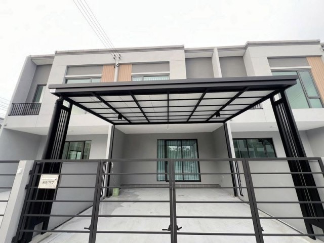 BH4270 ให้เช่าบ้าน Pleno Sukhumvit Bangna 2 บ้าน 3 ห้องนอน พร้อมเฟอร์นิเจอร์ รับสัตว์เลี้ยง ใกล้ Mega Bangna พร้อมเข้าอยู่ติดต่อ Agent คุณบัว (Bua)Tel: 093-646-4597&nbsp;LINE ID: Bua093ค่าเช่า 36,000 บาทต่อเดือนรายละเอียดให้เช่าบ้านโครงการ Pleno Sukhumvit Bangna 2 ทำเลศักยภาพบนถนนบางนา–ตราด ใกล้ Mega Bangna, IKEA Bangna, โรงเรียนนานาชาติ และสนามบินสุวรรณภูมิ เดินทางสะดวก เชื่อมต่อทางด่วนและถนนสายหลัก เหมาะสำหรับครอบครัว คนทำงาน และชาวต่างชาติบ�