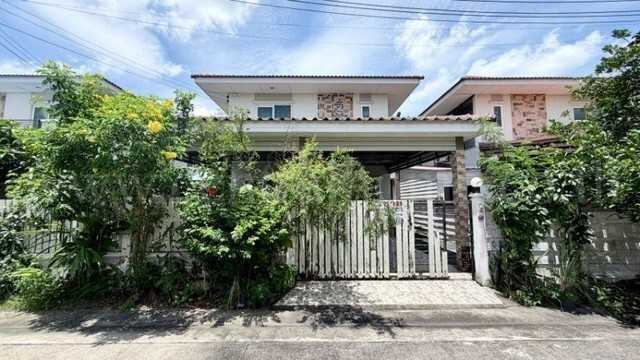 รหัสทรัพย์ : N1402บ้านเดี่ยว ธาราวิลล์ รังสิต - คลอง 5 ราคาถูกที่สุดที่ตั้ง :&nbsp;ถนนเลียบคลอง 5 ตำบลคลองห้า อำเภอคลองหลวง จังหวัดปทุมธานี 12120รายละเอียดทรัพย์- บ้านเดี่ยว 2 ชั้น เนื้อที่&nbsp;45.8 ตารางวา พื้นที่ใช้สอย 130&nbsp;ตารางเมตร- 3&nbsp;ห้องนอน,&nbsp;2 ห้องน้ำ,&nbsp;1 ห้องรับแขก, 1 ที่จอดรถ- เครื่องปรับอากาศ 2 เครื่อง, ปั๊มน้ำ + แท้งค์น้ำ 1 ชุด- ค่าส่วนกลาง&nbsp;700 บาทต่อเดือน&nbsp;9,600 บาทต่อปี- หน้าบ้าน