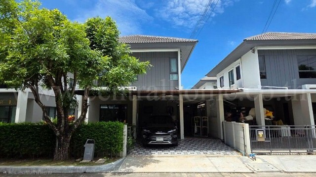 รหัสทรัพย์&nbsp;&nbsp;N1180บ้านแฝด บ้านกลางเมือง The Edition พระราม 9 – อ่อนนุช&nbsp;ที่ตั้ง&nbsp;: กรุงเทพ-ชลบุรี สายใหม่ แขวงประเวศ เขต ประเวศ กรุงเทพมหานคร 10250รายละเอียดทรัพย์&nbsp;- บ้านแฝด 2 ชั้น, ขนาดที่ดิน&nbsp;37 ตารางวา,&nbsp;พื้นที่ใช้สอย 125 ตารางเมตร- 3 ห้องนอน, 2 ห้องน้ำ,&nbsp;1 ห้องนั้งเล่น, 1 ห้องครัว, 2 ที่จอดรถ- พื้นชั้นบนลามิเน็ต, พื้นชั้นล่างกระเบื้อง- ต่อเติมครัว พร้อมเคาว์เตอร์ครัว,&nbsp;ต่อหลังค�
