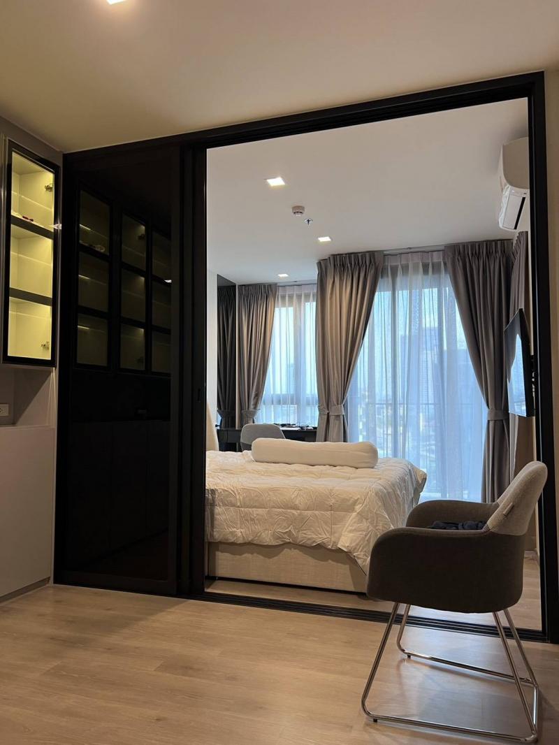 ขาย (For Sale) คอนโด : เดอะ ไลน์ พหลโยธิน อาคาร B (The Line Phahonyothin Park B) ประเภท : 1 ห้องนอน 1 ห้องน้ำ พื้นที่ : 41 ตรม. เฟอร์นิเจอร์ : ครบ ทิศ : ใต้ราคาขาย : 5,790,000  ลดเหลือ 5,190,000 บาท ค่าโอน = 50:50 สิ่งอำนวยความสะดวก -Swimming Pool/สระว่ายน้ำ -Gym/ยิม -Co-Cooking Studio/สตูดิโอทำอาหารร่วม -Co-Living Lounge /เลานจ์ -Floating Nest / Rooftop Garden /สวนลอยฟ้า -Co-working Space /ห้องทำงานร่วมกัน - Co-Playing Space /ห้องเด็กเล่น -Photo Studio /สตูดิโอถ่ายภาพ ทำเล ???? 300 เมตรจาก BTS ห้าแยกลาดพร้าว ???? 800 เม�