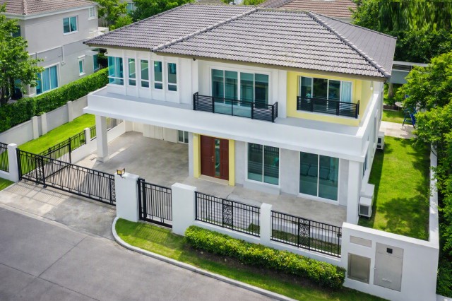 ARLบ้านทับช้าง 1.75กม. สนามกอล์ฟยูนิโก้ 300ม. กรุงเทพกรีฑา9-19   บ้านเดี่ยว 2 ชั้น5 นอน 5 ห้องน้ำ 80ตร.ว. 300ตร.ม.ใกล้รร.นานาชาติเวลลิงตัน 900 ม.หรูหรา พร้อมเฟอร์ฯ และเครื่องใช้ไฟฟ้าครบ ทำเลพรีเมียม ติดถนนกรุงเทพกรีฑา หมาะสำหรับพักอาศัย เป็นส่วนตัว เดินทางสะดวก 119,999บาท / เดือนARL BanThapChang 1.75km Unico Golf Course 300m krungthepkreetha9-19. Two-story house 5bed 5bath 80sq.wa. 300sq.m. 900m. Wellington Inter Sch. Luxury fully furnished home with appliances on premium Bangkok Kreetha Road ideal for private residence. Near Unico Golf Course 1.5 km. Airport Rail Lin