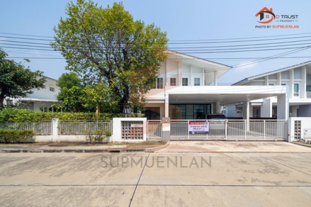 ให้เช่า บ้านเดี่ยว ฮาบิเทีย โมทีฟ ปัญญาอินทรา 4ห้องนอน 4ห้องน้ำ 1ห้องครัว 1ห้องรับรอง 1ห้องอเนกประสงค์  เนื้อที่ 103 ตร.ว. สภาพบ้านยังใหม่มาก โครงสร้างบ้านดีแข็งแรง บ้านสวยตกเเต่งภายในจอดรถได้ 3คัน พร้อมเข้าอยู่ได้เลย      การเดินทางสะดวกใกล้ ทางด่วน ใกล้แหล่งท่องเที่ยวซาฟารีเวิลร์ ใกล้โรงเรียน สาธิตพัฒนา เเละสนามกอล์ฟ LEGACY.จุดเด่นบ้านหลังนี้๐ มีบริเวณรอบๆบ้านกว