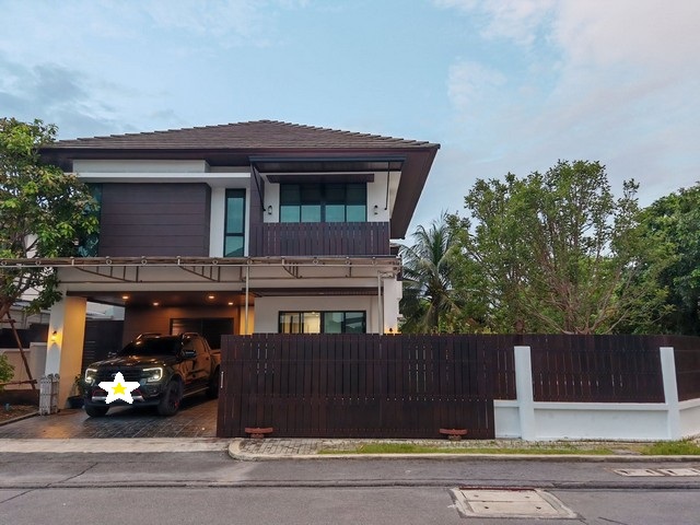 ให้เช่า - ขายบ้านเดี่ยว 2 ชั้น 69 ตรว. เลค วิว พาร์ค วงแหวนบางนา หลังแรกหัวมุม ใกล้ป้อมยาม ตรงข้าม Mega Bangna บ้านสวนสวย รีโนเวตใหม่ พร้อมเข้าอยู่ *** ราคาเช่า 59,000 บาท/เดือน *** ราคาขาย 8.9 ล้านบาท  ติดต่อ::  ชยา โทร/ID Line:: 0942823961   Link Line:: https://line.me/ti/p/3xFA1An8Kcรหัส # T26-1164บ้านเดี่ยว 2 ชั้น เลค วิว พาร์ค วงแหวนบางนา หลังแรกหัวมุม ใกล้ป้อมยาม ตรงข้าม Mega Bangna บ้านสวนสวย รีโนเวตใหม่ พร้อมเข้าอยู่ ๐ ที่ดิน 69 ตร.ว.๐ พื�