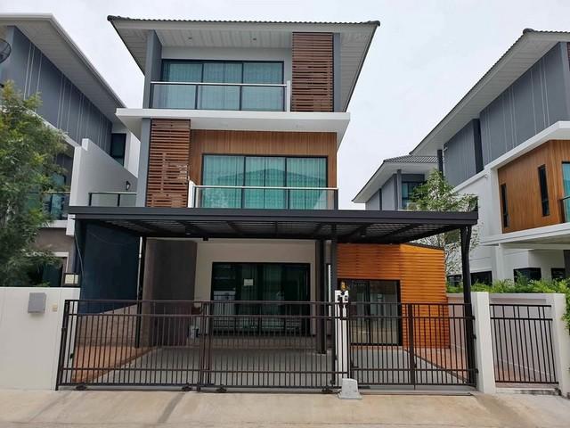 ให้เช่าบ้านแฝด 3 ชั้น 46 ตรว. 4 ห้องนอน โครงการศุภาลัย เอสเซ้นส์ ลาดพร้าว 107 ใกล้เดอะมอลล์บางกะปิ*** ราคาเช่า 45,000 บาท/เดือน ติดต่อ:: คุณชยา โทร/ID Line:: 0942823961   Link Line:: https://line.me/ti/p/3xFA1An8Kcรหัส# T26-1026บ้านแฝด 3 ชั้น โครงการ ศุภาลัย เอสเซ้นส์ ซอยลาดพร้าว 107• ขนาด 46 ตร.วา• พื้นที่ใช้สอย 243 ตร.ม.• 4 ห้องนอน• 4 ห้องน้ำ• 1 ห้องเอนกประสงค์• 3 ที่จอดรถ• ต่อเติมเต็มพื้นที่ มีครัวไทย ชานบ้าน หลังคาโรงรถ ประตูรีโม�