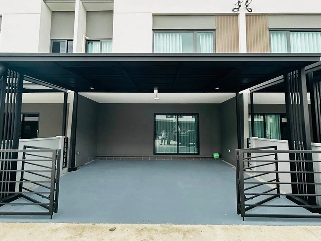 ให้เช่าทาวน์โฮม 2 ชั้น 3 ห้องนอน Pleno สุขุมวิท-บางนา 3 ตกแต่งเฟอร์ครบ พร้อมเข้าอยู่ ใกล้เมกะบางนา *** ราคาเช่า 40,000 บาท/เดือน  ติดต่อ:: ชยา โทร/ID Line:: 0942823961Link Line:: https://line.me/ti/p/3xFA1An8Kcรหัส# T26-1023ทาวน์โฮม 2 ชั้น Pleno สุขุมวิท-บางนา 3 เฟอร์นิเจอร์และเครื่องใช้ไฟฟ้าครบ หิ้วกระเป๋าเข้าอยู่ได้เลย• เนื้อที่ 18 ตรว.• พื้นที่ใช้สอย 110 ตรม.• 3 ห้องนอน (ห้องนอน 1 เตียงคิงไซส์ ตู้เสื้อผ้าบิวท์อิน, ห้องนอน2 เตียงค