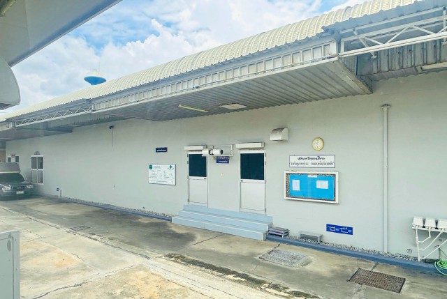 ปากจั่น นครหลวง จ.อยุธยา อาคาร Clean Room ห้องปลอดเชื้อ 2 ห้องน้ำ 2 ออฟฟิศ ที่ดิน 2 ไร่  1140 ตร.ม. 84,999 B-M. ทำเลติดถนน ใกล้ PTT Station ปตท.ปากจั่น 100 ม.และวัดละมุด ใกล้นิคมอุตสาหกรรมนครหลวง 3 กม. สวนน้ำอยุธยาวอเตอร์ปาร์ค แม่น้ำป่าสัก  เหมาะสำหรับธุรกิจยา เครื่องมือแพทย์ อาหาร และอุปกรณ์อิเล็กทรอนิกส์ เป็นพื้นที่อุตสาหกรรมสำคัญของ จ.พระนครศรีอยุธยาPakChan the capital city of Ayutthaya Clean room building with 2 sterile rooms 2 bath and 2 offices on 
