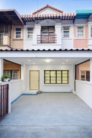 ABACบางนา 2.71กม. เมกาโฮม & โฮมโปร บางนา-ตราด ทาวน์เฮาส์ 2 ชั้น ทำเลบางนา-ตราด กม.26 16 ตร.ว. 1.39ล้านบาท 130 ตร.ม. 2 นอน 2 น้ำ ใกล้ไปรษณีย์บางบ่อ 1 กม.และตลาดเสริมสุข บางบ่อทำเลเดินทางสะดวก เหมาะสำหรับอยู่อาศัย ใกล้รพ.บางบ่อ 2.3 กม.แหล่งชุมชน สถานศึกษา ตลาด และเส้นทางบางนา-ตราด แยกเคหะบางพลีABAC Bangna 2.71km. Mega Home HomePro Bangna-Trat Two-story townhouse on Bangna-Trat Road KM 26 with 16 sq.wa. 1.39 million baht 130sq.m.Features 2bed 2bath. Near Bang Bo Post Office 1 km. and Sermsuk Market Bang Bo. Convenient transportation and suitable f