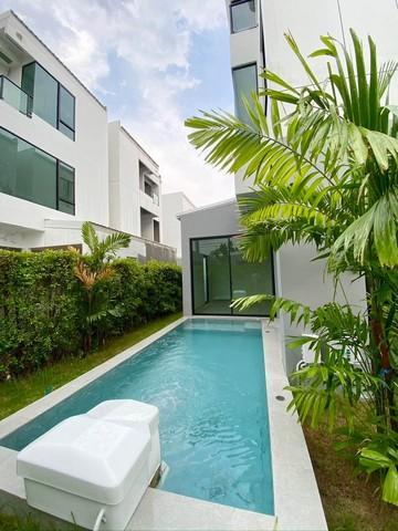 ให้เช่าบ้าน Pool Villa 3 ชั้น ย่านลาดกระบัง ใกล้โรบินสันลาดกระบังและสนามบินสุวรรณภูมิ เฟอร์นิเจอร์ครบพร้อมอยู่ราคาเช่า 68,888 บาท / เดือน ( สัญญาขั้นต่ำ 1 - 3 ปี ชำระรายปี ราคาพิเศษ )ที่ตั้ง ถนนลาดกระบัง ซอยลาดกระบัง 1ก/7 แขวงลาดกระบัง เขตลาดกระบัง กรุงเทพมหานคร 10520ติดต่อ : คุณภัสพงณ์ 0634098164Line : deedee23https://www.facebook.com/profile.php?id=61581484955548เนื้อที่ 36 ตารางวา พื้นที่ใช้สอยกว่า 250 ตารางเมตร จำนวน 3 ชั้น 3 ห้อง