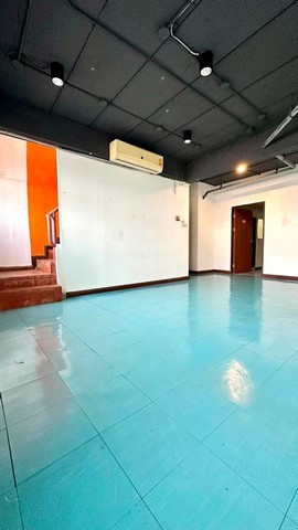 RPJ631ให้เช่าสำนักงาน  เหมาะสำหรับออฟฟิศ  บริษัท สตาร์ทอัพ สตูดิโอเดินทางสะดวก ใกล้ MRT พระราม 9, MRT เพชรบุรี และ Airport Rail Link มักกะสัน ใกล้ Central พระราม 9พื้นที่ประมาณ 170 ตร.ม.ติดต่อ : คุณเจี๊ยบ092-851-6969Line :keti2522 ค่าเช่าเพียง 35,000 บาท/เดือน   สัญญาเช่า 1 ปี ประกัน 2 เดือน ค่าเช่าล่วงหน้า 2 เดือนซอยศูนย์วิจัย-พระราม 9 ถนนพระราม 9 กรุงเทพมหานคร บางกะปิ เขตห้วยขวาง 10310เหมาะสำหรับออฟฟิศ สำนักงาน บริษัท 