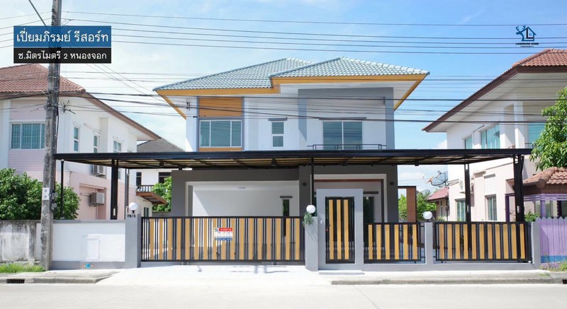 IN-124 เปี่ยมภิรมย์ รีสอร์ท หนองจอก ซ.มิตรไมตรี 2โครงการ :  #เปี่ยมภิรมย์ รีสอร์ท หนองจอกทำเล : # ซ.มิตรไมตรี2 #หนองจอกพื้นที่ : 68.7 ตร.ว เพียv : 4,590,000  บาทฟังก์ชั่น :  4 นอน 3 น้ำ 1 ครัว 4 จอด** เฟอร์นิเจอร์- ปั๊มน้ำ+ถังเก็บน้ำ+เตาแก๊ส+เครื่องดูดควัน- ชุดโซฟารับแขก + โต๊ะทานข้าวสถานที่ใกล้เคียง ใกล้แม็คโคร โลตัส หนองจอก , มหาวิทยาลัยเทคโนโลยีมหานคร , ร.พ.หนองจอก , ร.พ.เสรีรักษ์ , ร.ร.มัธยมวัดห
