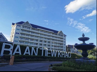 ขายคอนโดบ้านทิวเขา เขาใหญ่–ปากช่อง ชั้น 1 วิวสวน–สระ | 49.03 ตร.ม..TPI-3349.คอนโดบ้านทิวเขา ห้อง B1 ชั้น 1 ต้นถนนธนะรัชต์ ใกล้เมืองปากช่อง ขนาด 49.03 ตร.ม. วิวสวน–สระ บรรยากาศแบบรีสอร์ต ตกแต่งพร้อมอยู่ และมีผู้เช่าในปัจจุบัน สะท้อนศักยภาพการปล่อยเช่าระยะยาว.เหมาะสำหรับผู้ที่ต้องการคอนโดเขาใหญ่ไว้พักผ่อน โดยไม่ต้องดูแลบ้านหลังใหญ่ หรือใช้พักเองควบคู่กับรายได้ค่าเช่าใ�