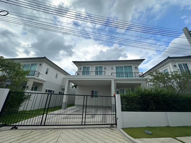 ให้เช่าบ้านเดี่ยวหรูสไตล์ Modern 4 ห้องนอน โครงการลัดดารมย์ จตุโชติ 15 เดินทางสะดวก ใกล้ทางด่วน ด่านจตุโชติ และด่านสุขาภิบาล 5*** ราคาเช่า 60,000 บาท/เดือน ติดต่อ::  ชยา โทร/ID Line:: 0942823961   Link Line:: https://line.me/ti/p/3xFA1An8Kcรหัส # T26-922บ้านเดี่ยวหรูสไตล์ Modern โครงการลัดดารมย์ จตุโชติ 15 ใกล้ทางด่วน ด่านจตุโชติ และด่านสุขาภิบาล 5๐ เนื้อที่ 65 ตรว.๐ พื้นที่ใช้สอย 260 ตารางเมตร๐ 4 ห้องนอน๐ 3 ห้องน้ำ๐ 2 ที่จอดรถ ๐ บ้าน