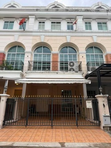 ขายทาวน์โฮม 3 ชั้น 21.3 ตรว. พลัส ซิตี้ พาร์ค พระราม 9-หัวหมาก Plus City Park ใกล้ The Nine, มหาวิทยาลัย Abac (ขายพร้อมผู้เช่า)ติดต่อ:: ชยา โทร/ID Line:: 0942823961Link Line:: https://line.me/ti/p/3xFA1An8Kcรหัส# T26-952ทาวน์โฮม 3 ชั้น พลัส ซิตี้ พาร์ค พระราม 9-หัวหมาก Plus City Park• เนื้อที่ 21.3 ต.ร.วา• พื้นที่ใช้สอย 180 ต.ร.ม.• 3 ห้องนอน• 4 ห้องน้ำ• 1 ห้องนั่งเล่น 1 ห้องครัว• จอดรถ 2 คัน• แถมเฟอร์นิเจอร์ ตู้ เตียงและเครื่องใช้ไฟฟ้าทั้งหมดพร้อม เแอร์ 4 ตัว 