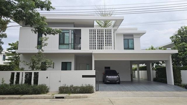 ให้เช่าบ้านเดี่ยว 2 ชั้น โครงการ มัณฑนา บางนา กม 15 MANTANA Bangna km 15 ตกแต่งสวยพร้อมอยู่ติดต่อ คุณช่อผกา โทร 0616198565 LINE 0616198565สำรอง LINE 0812523279 ส่งลิ้งก์ไว้ได้- ให้เช่าบ้านเดี่ยว 2 ชั้น โครงการ มัณฑนา บางนา กม 15 MANTANA Bangna km 15เฟอร์นิเจอร์ครบพร้อมอยู่อาศัย- ที่ดิน 102.2 ตารางวา- พื้นที่ใช้สอย 325 ตารางเมตร- แปลงมุม- ถนนกว้าง 12 เมตร- 4 ห้องนอน- 5 ห้องน้ำ- ห้องนั่งเล่น- ห้องรับประทานอาหาร- ห้องครัว- พื้นที่ทำง