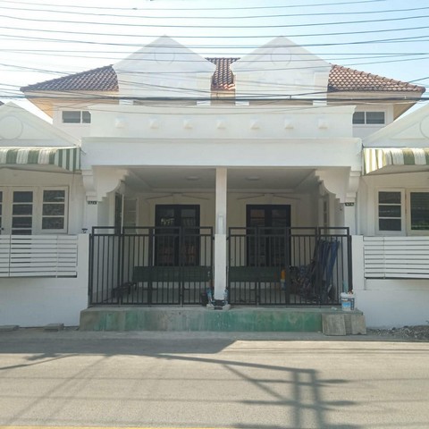บ้านทาวน์เฮาส์โครงการ บารเมษฐ์ (Baan Baramed) ทำเลประเวศ ถนน เฉลิมพระเกียรติ ร.9 ซ.62บ้านเป็นทาวน์เฮาส์คู่ 2 หลัง ที่ดิน 37.7 ตร.ว. 2ชั้น ปลูกเต็มพื้นที่ ภายในกว้าง อยู่ต้นหมู่บ้านหลังที่ 3 - 4 ห้องนอน- 3 ห้องน้ำ- จอดรถได้ 2 คัน- บ้านปลูกเอง เน้นพื้นที่ใช้สอยและความเป็นส่วนตัวทำเลประเวศ–ถ.เฉลิมพระเกียรติ ร.9 - ใกล้ทางด่วน เดินทางเข้าเมืองสะดวก ทะลุมอเตอร์เวย์ได้- ใกล้ รพ.สิรินธร เห