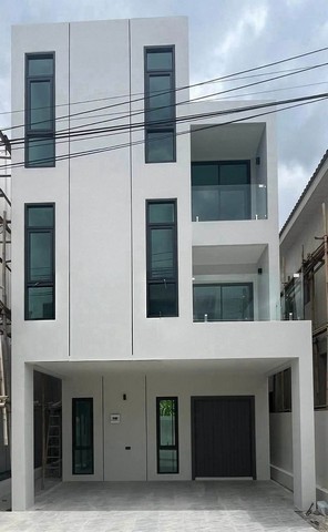 #โซนนิมมาน – #สุเทพ Pre-Sale เพียง 6.19 ล้าน ทาวน์โฮม 3 ชั้น โครงการคุณภาพ #ต่ำกว่าราคาตลาดกว่า 1 ล้านบาท! #ใกล้นิมมาน #มช. เพียงไม่ถึง 1 กม. เหมาะทั้งอยู่อาศัยและลงทุนในทำเลศักยภาพใจกลางเชียงใหม่รายละเอียดทรัพย์เนื้อที่ 25 ตารางวาพื้นที่ใช้สอย 180 ตารางเมตร3 ห้องนอน4 ห้องน้ำพื้นที่ใช้สอยกว้าง โปร่ง อยู่สบายวิวดี เป็นส่วนตัว สังคมคุณภาพของแถมพิเศษเครื่องปรับอากาศ 4 เครื่อ�