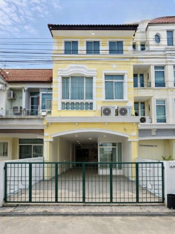ทาวน์โฮมบ้านกลางเมือง ศรีนครินทร์ 4 นอน 5 น้ำ ใกล้ MRT ศรีลาซาล 600 ม.Makro ศรีนครินทร์ ที่ดิน 27 ตร.ว.พื้นที่ใช้สอย 400 ตร.ม. 4 ชั้น 4 แอร์ 26,999 B-M.เหมาะสำหรับพักอาศัย โฮมออฟฟิศ  จดทะเบียนบริษัทได้ ใกล้รร.นานาชาติไทย สิงคโปร์ 1 กม.รพ. และศูนย์การค้าชั้นนำ เดินทางสะดวก เชื่อมต่อถนนหลัก รถไฟฟ้า และทางด่วนได้รวดเร็วTownhome in the heart of Srinakarin 4 bed 5 bath near MRT Srilasal 600 m. and Makro Srinakarin. Land area 27 sq.wa. usable area 400 sq.m. 4 floors with 4 air conditioners. Rent 26,999 THB/mont