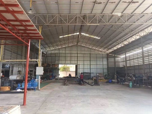 ขายโรงงาน โกดัง พร้อมบ้าน 360 ตารางวา ศรีราชา ชลบุรีรายละเอียด- พื้นที่ 360 ตรว.- โกดังมีขนาด 980 ตรม.- มีบ้าน 2 หลัง- พื้นที่สีเหลือง- ไฟฟ้า 3 เฟส- มีใบอนุญาตก่อสร้างโกดังขายราคา 11 ล้านบาทสถานที่ใกล้เคียง- ห่างจากท่าเรือแหลมฉบัง 16 กม.- ห่างจากโรงพยาบาลพญาไทศรีราชา 4.3 กม- ห่างจากอ่างเก็บน้ำบางพระ 5.9 กม.ที่ตั้ง : ต.สุรศักดิ์ อ.ศรีราชา จ.ชลบุรี------------------------------------------------------------------#สนใจติดต่อ：#�