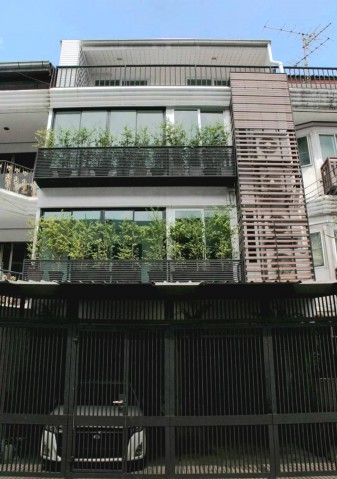 #ให้เช่า บ้าน 4 ชั้น ใจกลางอารีย์-พญาไท ซอยพหลโยธิน8 #เหมาะสำหรับทำAir-BNB ออฟฟิต หรือ คลีนิคความงาม สปา #ใกล้LavillaAri #ใกล้BTSอารีย์ราคาเช่า : 85,000 บาท/เดือน(**สัญญาขั้นต่ำ 3 ปี)#รายละเอียดประเภททรัพย์ : บ้านเดี่ยว 4 ชั้น (หน้ากว้าง 6 เมตรกว่า)พื้นที่ใช้สอย :  400ตารางเมตรจำนวนห้อง : - 6 ห้องน้ำ พร้อมเครื่องทำน้ำอุ่นทุกห้อง- 1 ห้องครัว และ เคาเตอร์ครัวเตรียมอาหาร (ชั้น4)- โถงกว้างทุกชั้น **สา