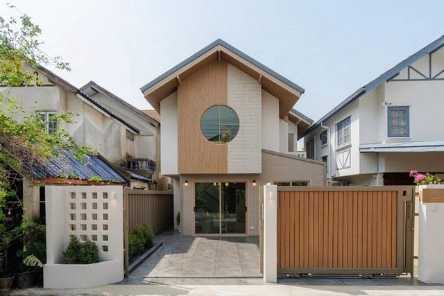 ขายบ้านเดี่ยว 2 ชั้น ซอยลาดพร้าว 93 รีโนเวทใหม่ทั้งหมด ตกแต่งสไตล์ Minimal Muji เฟอร์นิเจอร์ครบราคาขาย 6,990,000 บาท ( โอนคนละครึ่ง ) (ราคาต่อรองได้)ที่ตั้ง ถนนลาดพร้าว ซอยลาดพร้าว 93 แขวงคลองเจ้าคุณสิงห์ เขตวังทองหลาง กรุงเทพมหานคร 10310ติดต่อ : คุณภัสพงณ์ 0634098164Line : deedee23https://www.facebook.com/profile.php?id=61581484955548เนื้อที่ 30 ตารางวา จำนวน 2 ชั้น 3 ห้องนอน 2 ห้องน้ำ ที่จอดรถ 2 คัน จุดเด่นบ้านรีโนเวทใหม่ทั้งหลัง ระบ�